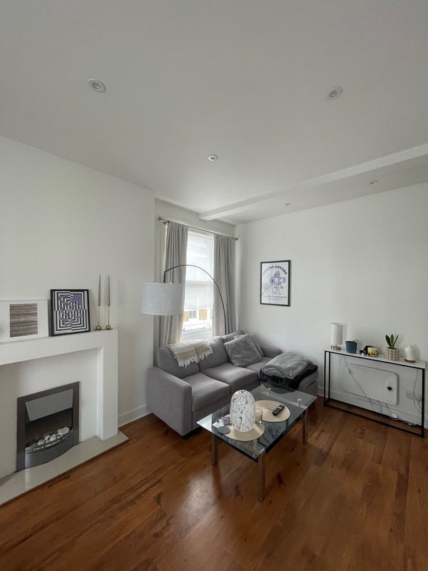 Flat Campden Hill Road in Greater London