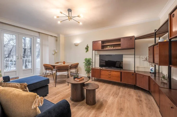Flat Fairfax Road in Greater London