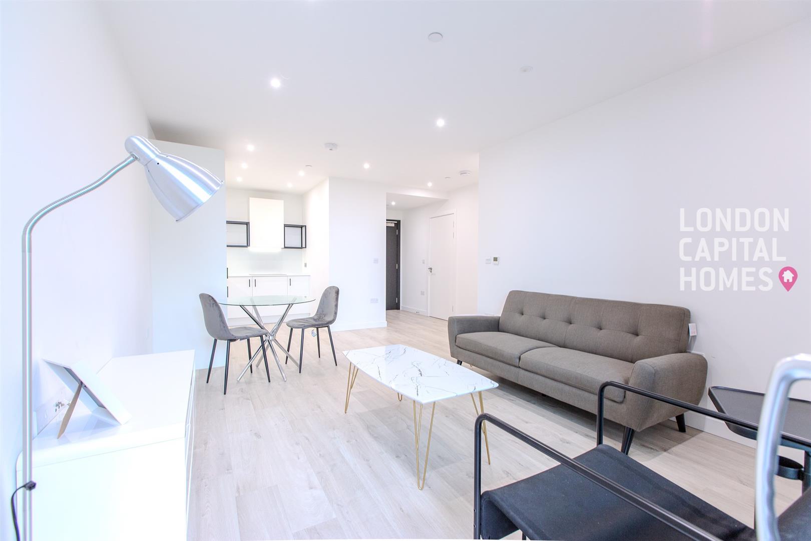 Flat Coster Avenue in Greater London