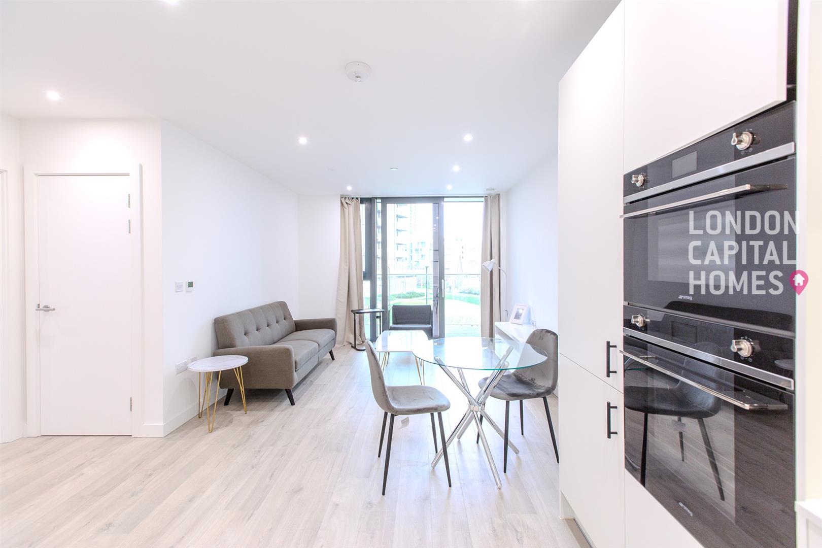Flat Coster Avenue in Greater London