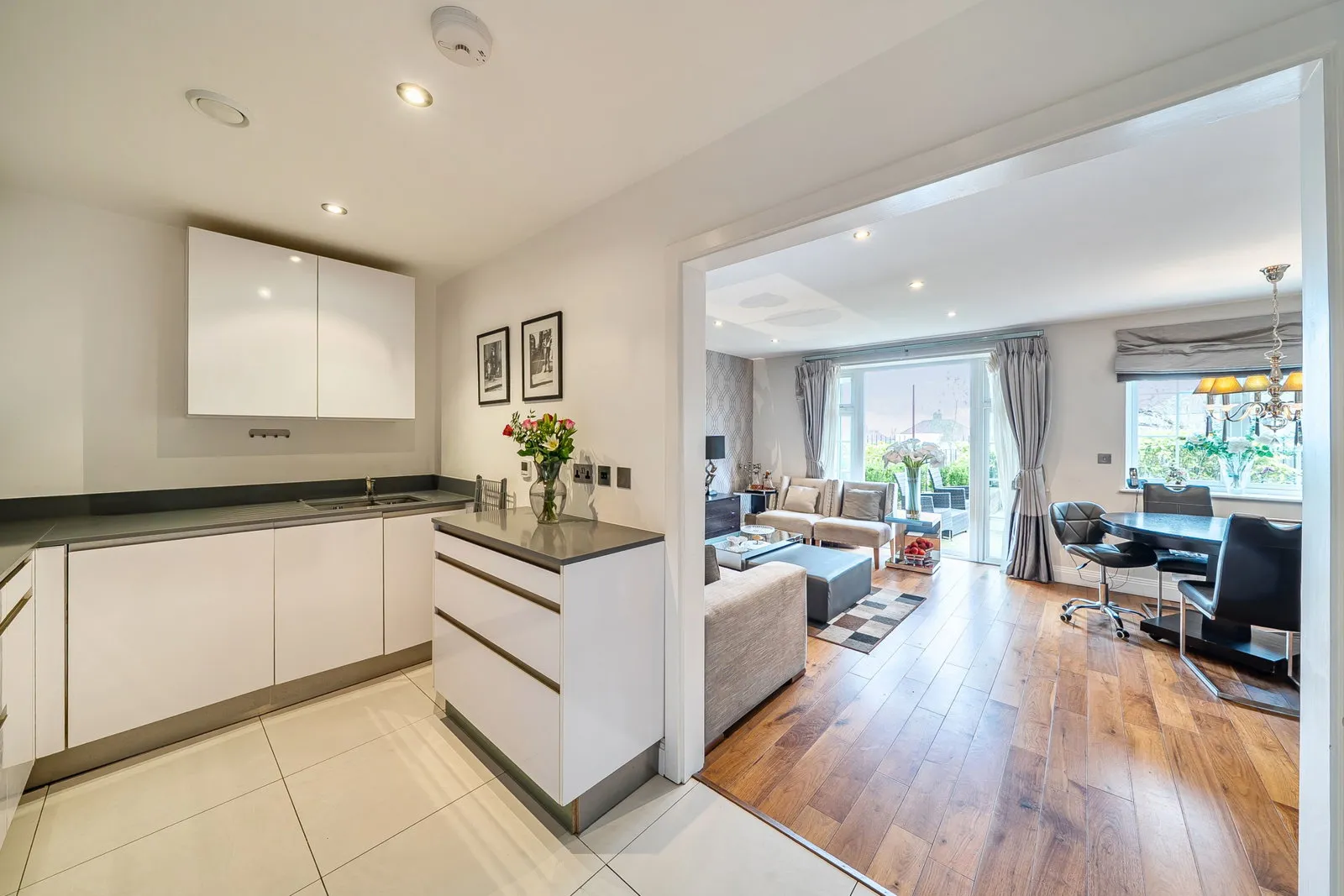 Flat Ashfield Avenue in Hertsmere