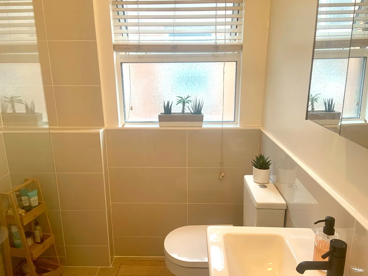 Flat Roundwood Road in Greater London