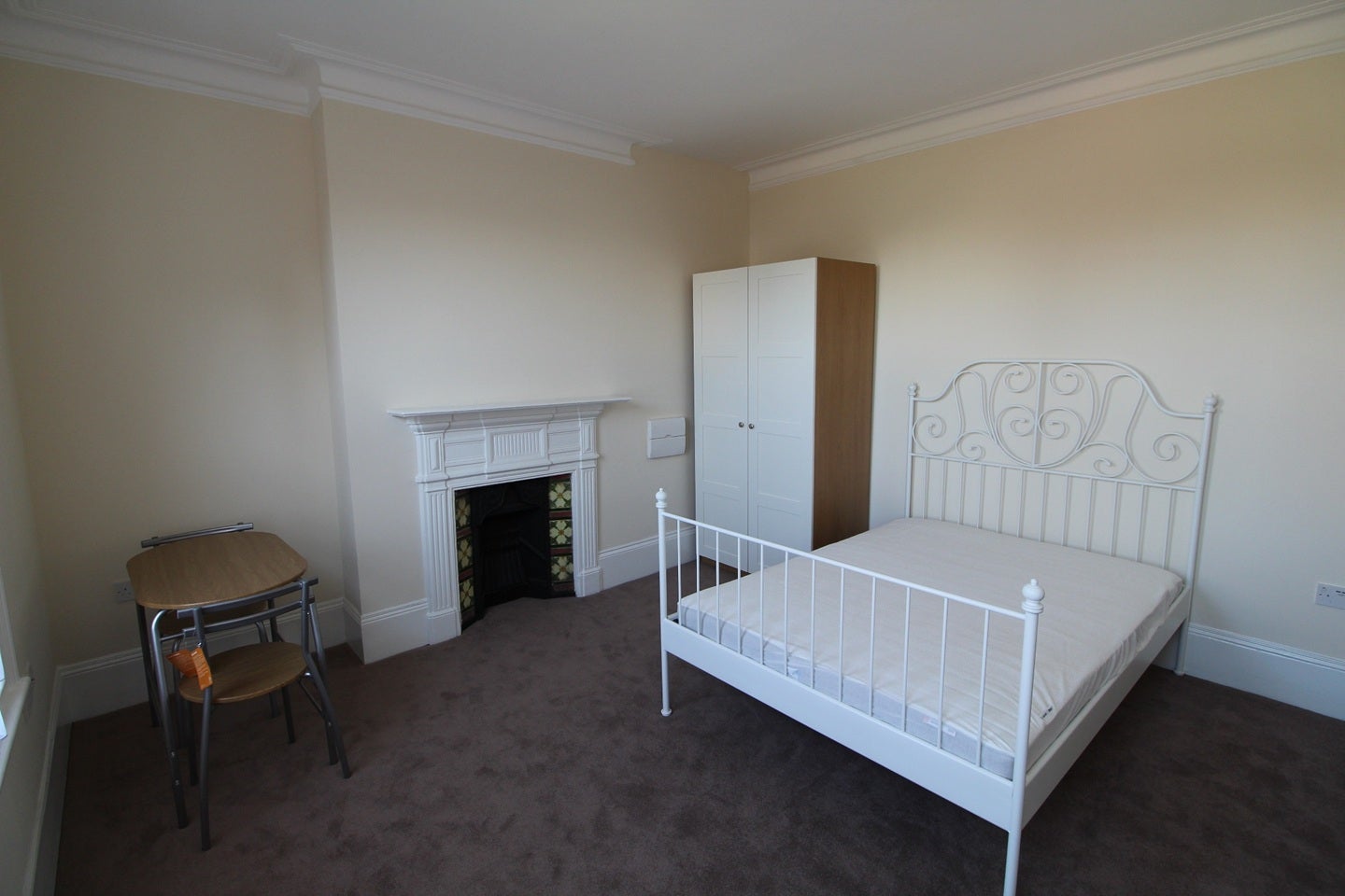 Room Wavertree Road in Greater London
