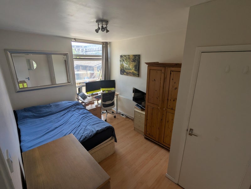 Room Portland Grove in Greater London