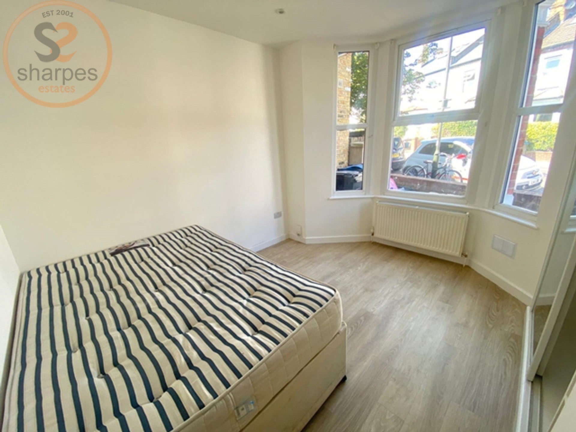 Flat Caxton Road in Greater London