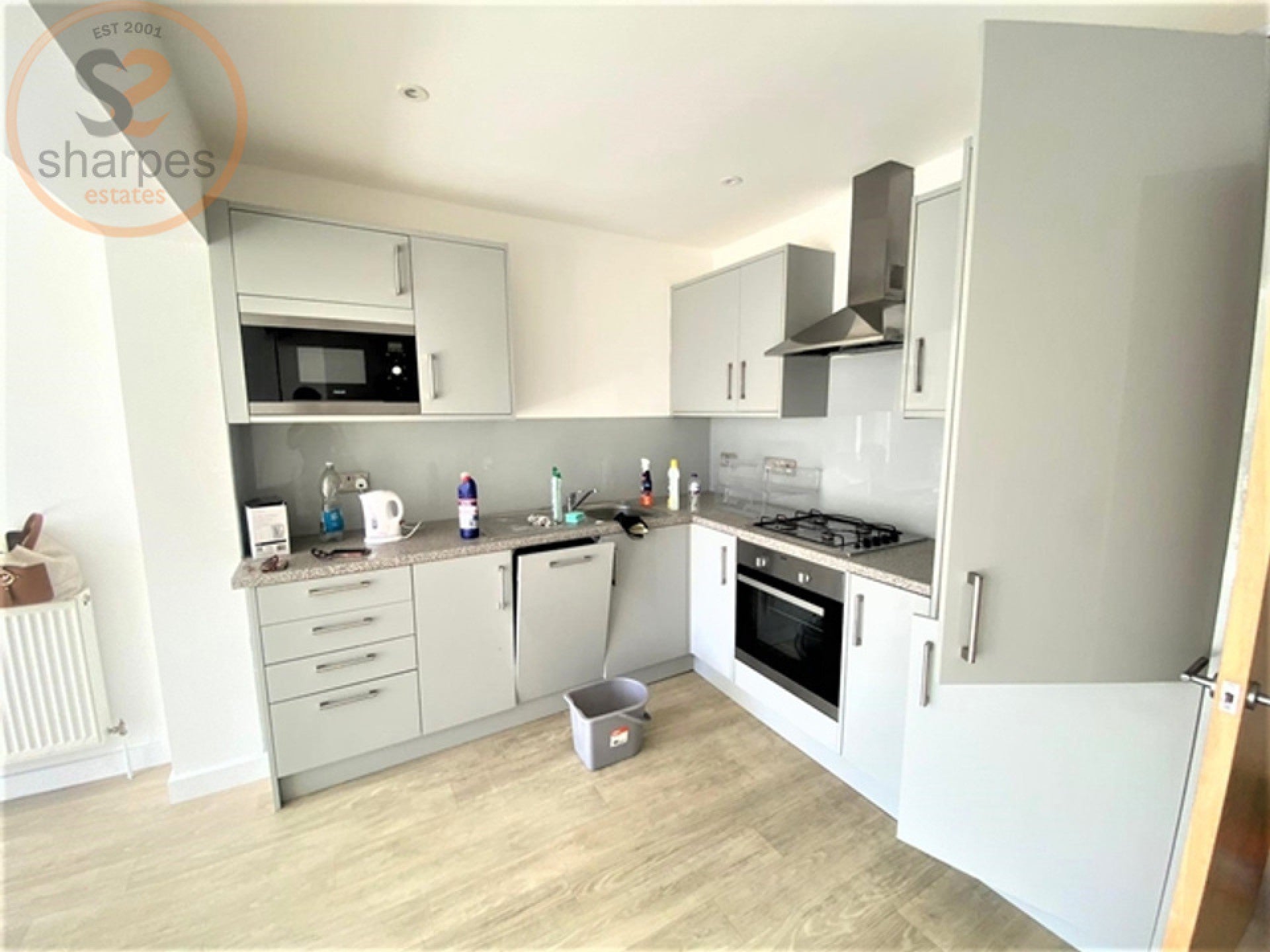Flat Caxton Road in Greater London