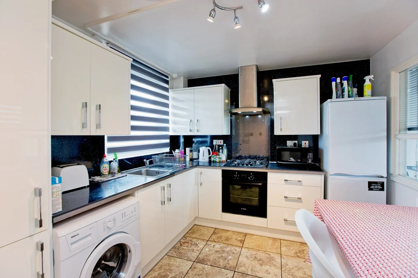 Flat Hanbury Street in Greater London