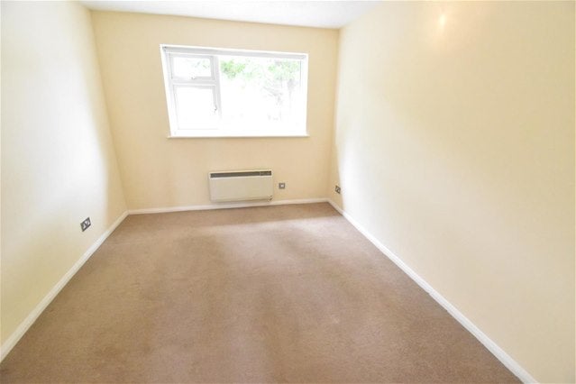 Flat Berrylands Road in Greater London