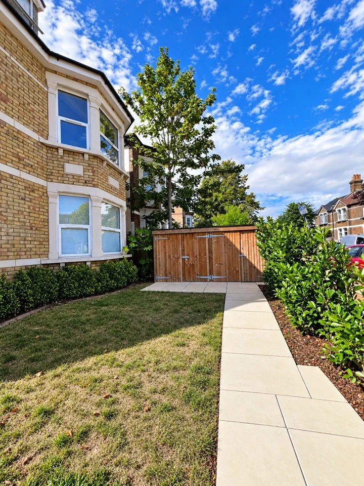 Flat Nicoll Road in Greater London