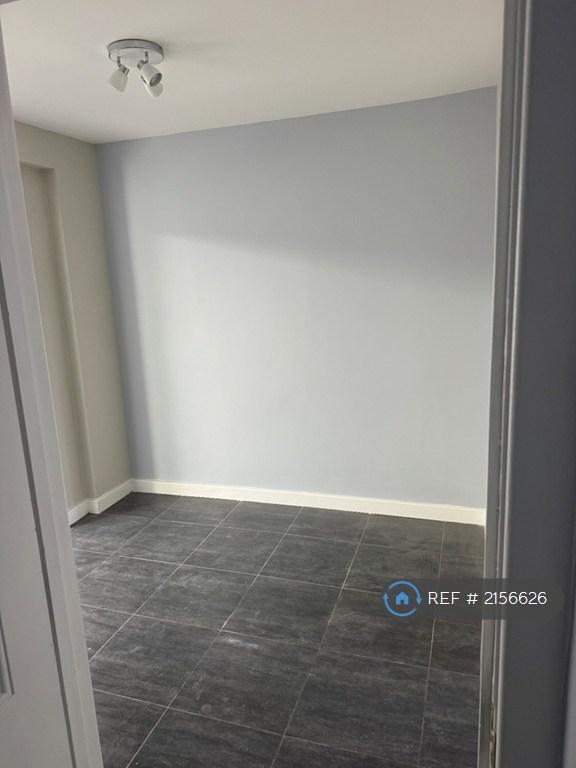 Flat Babington Road in Greater London