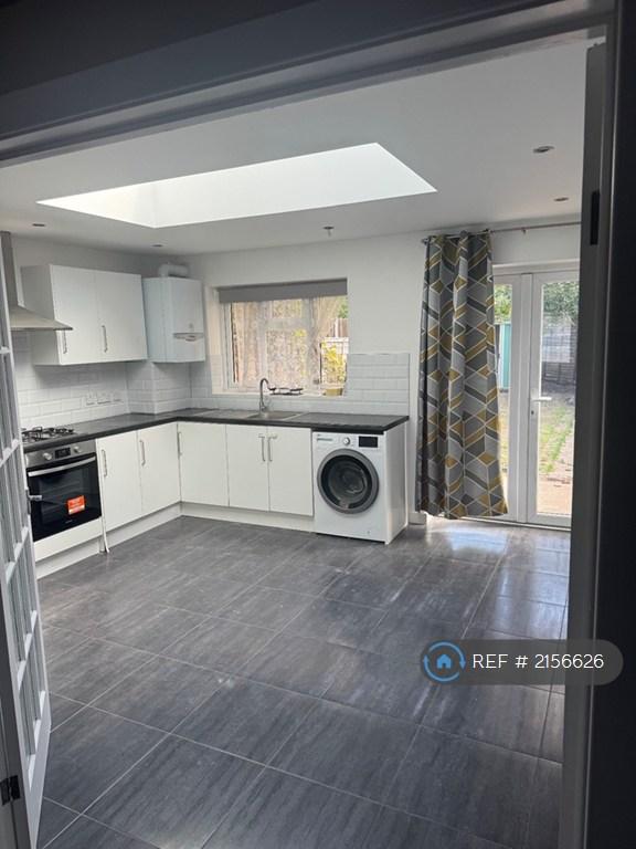 Flat Babington Road in Greater London