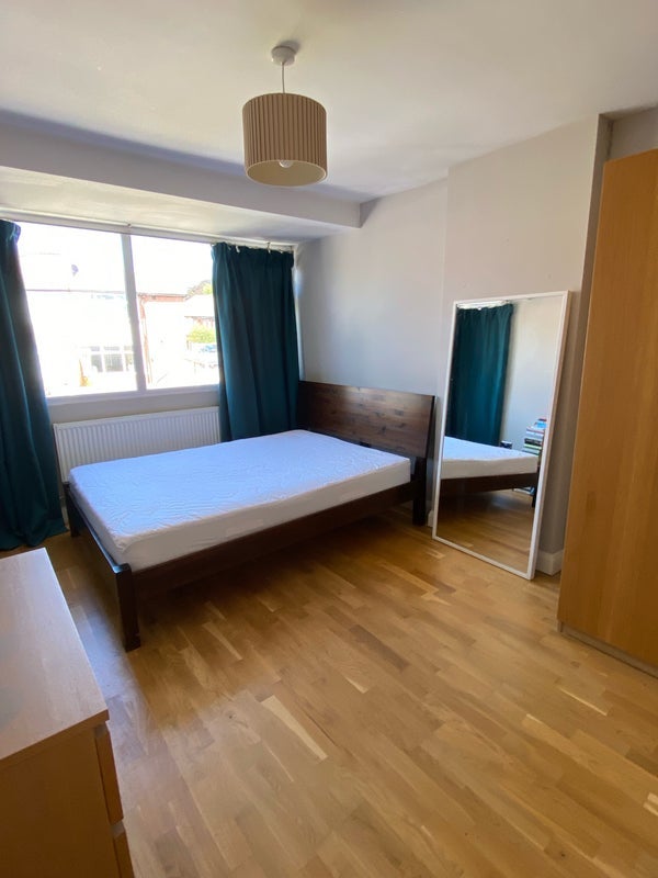 Room Henconner Crescent in Leeds