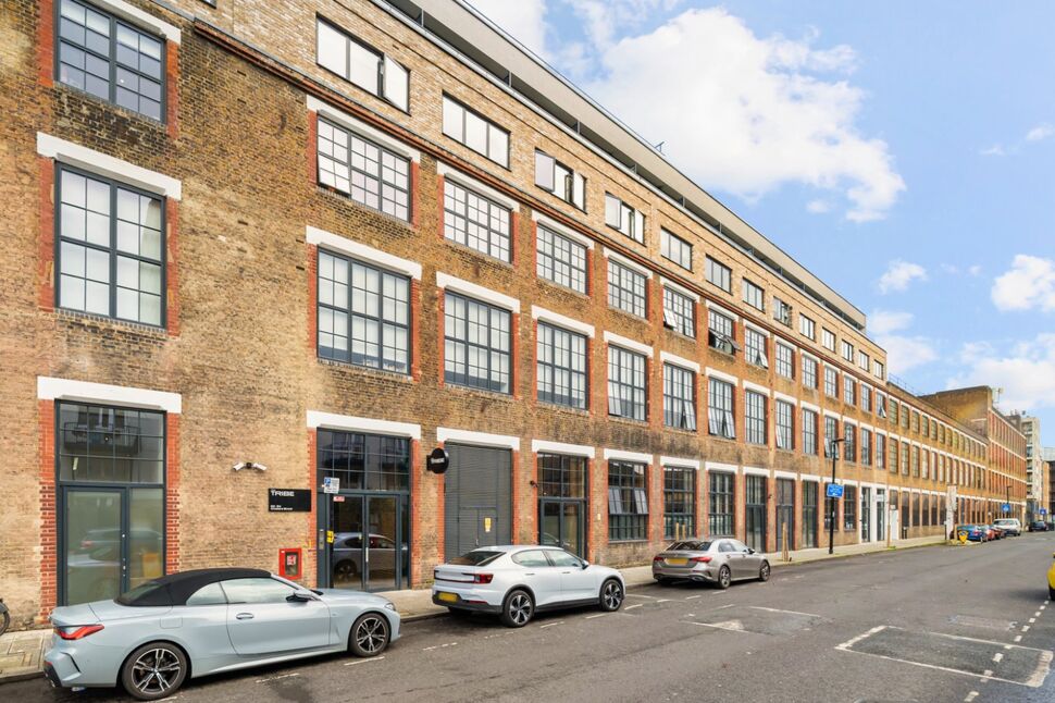 Flat Childers Street in Greater London