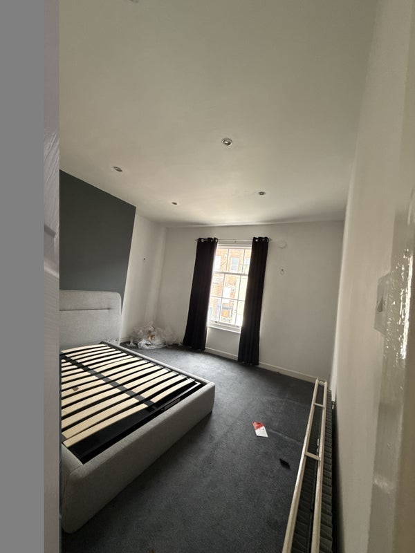 Room Ashgate Road in Sheffield