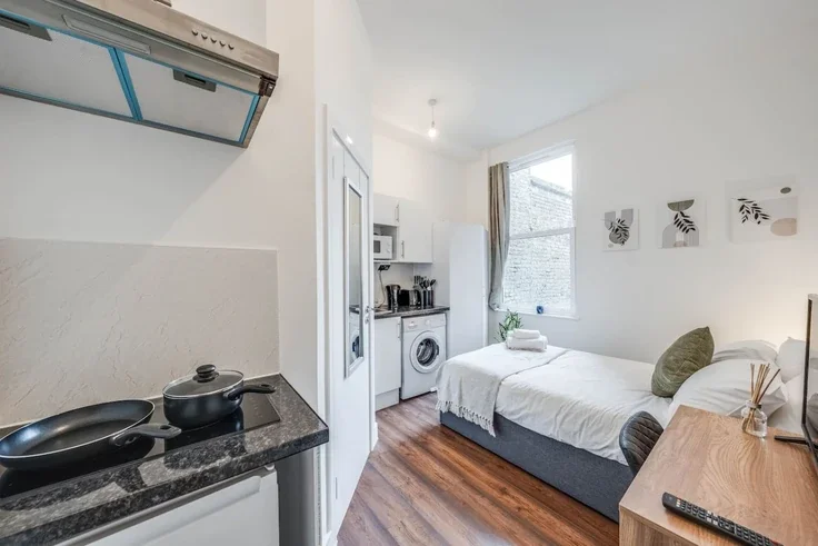 Flat Denmark Hill in Greater London