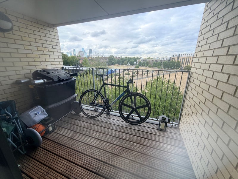 Flat Crawshay Road in Greater London