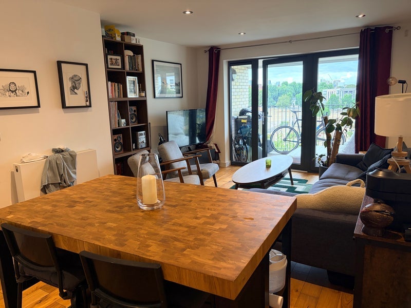 Flat Crawshay Road in Greater London