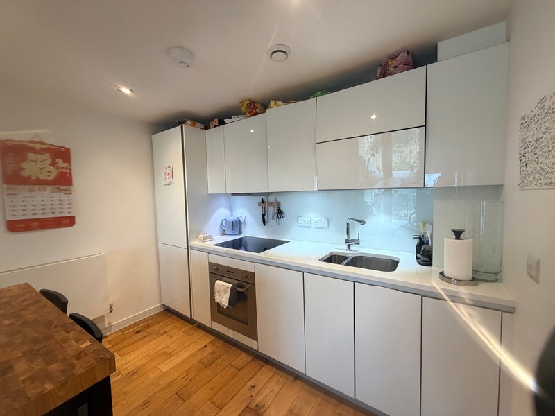 Flat Crawshay Road in Greater London