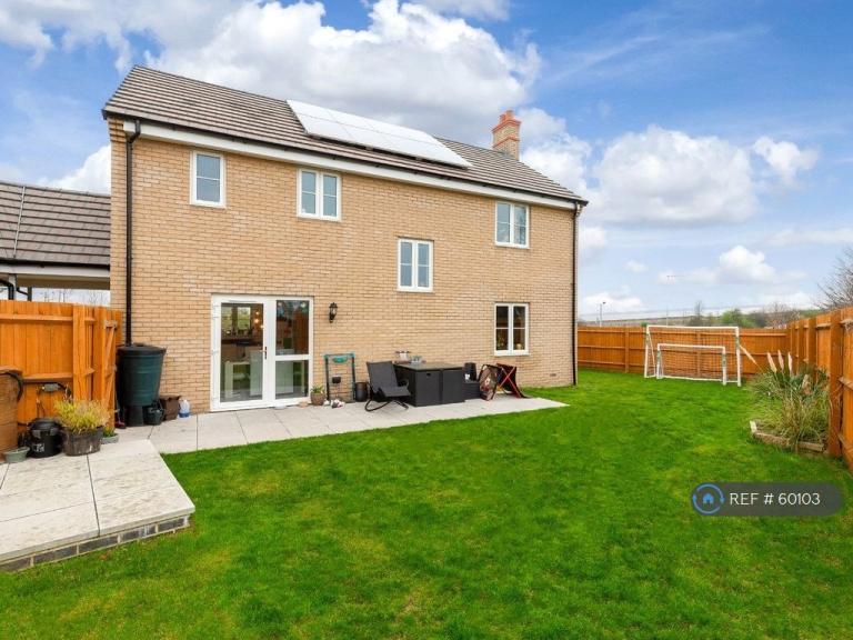 House McCrae Close in North Hertfordshire