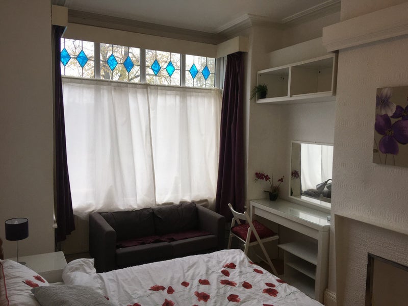 Room Mary Vale Road in Birmingham