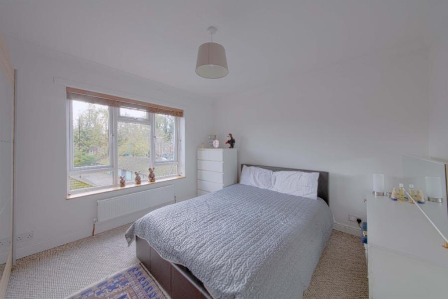Flat Courtlands in Maidenhead