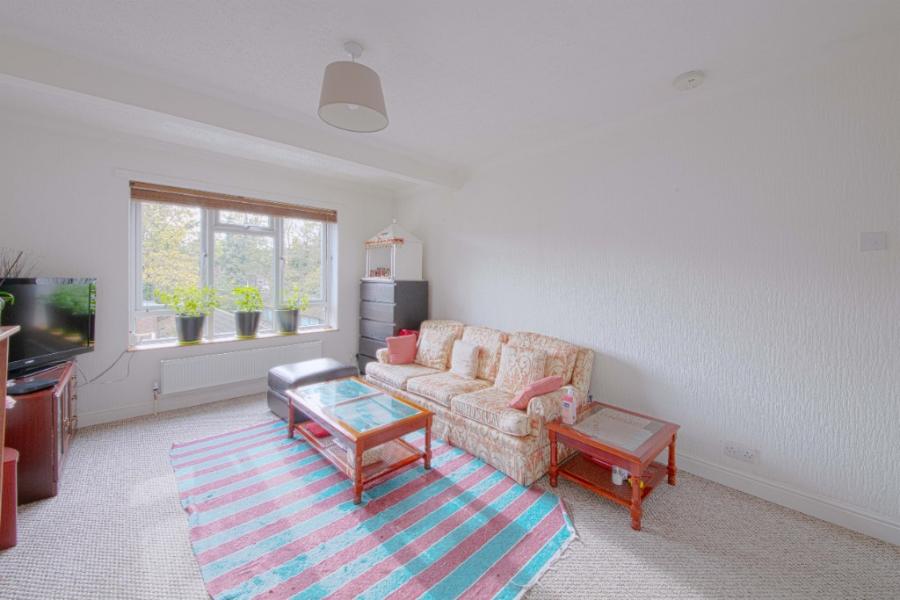 Flat Courtlands in Maidenhead