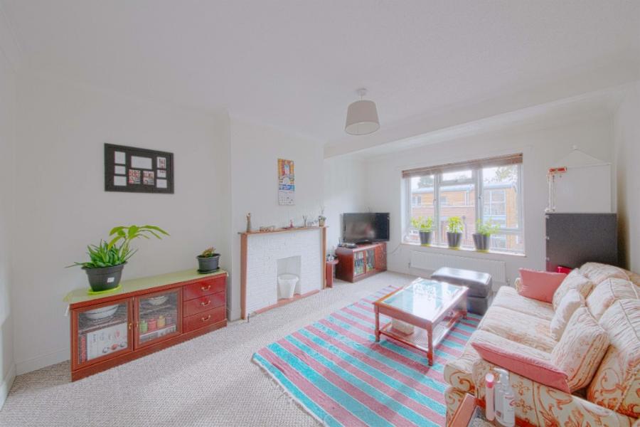 Flat Courtlands in Maidenhead