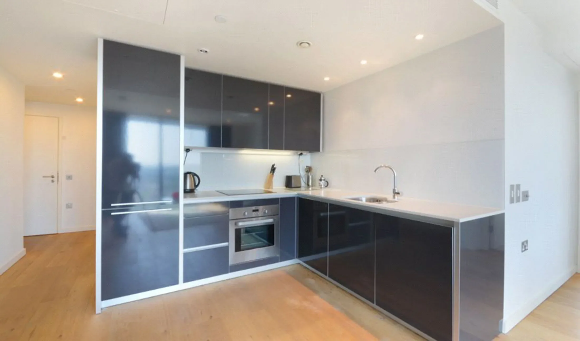 Flat Wollaston Close in Greater London