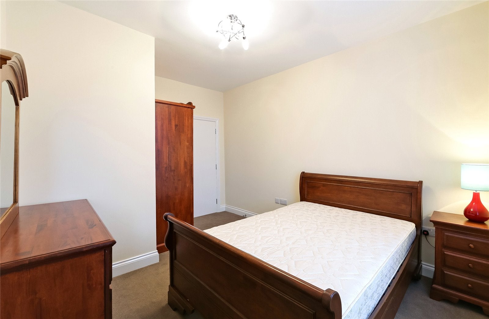 Flat Leigh Road in Greater London