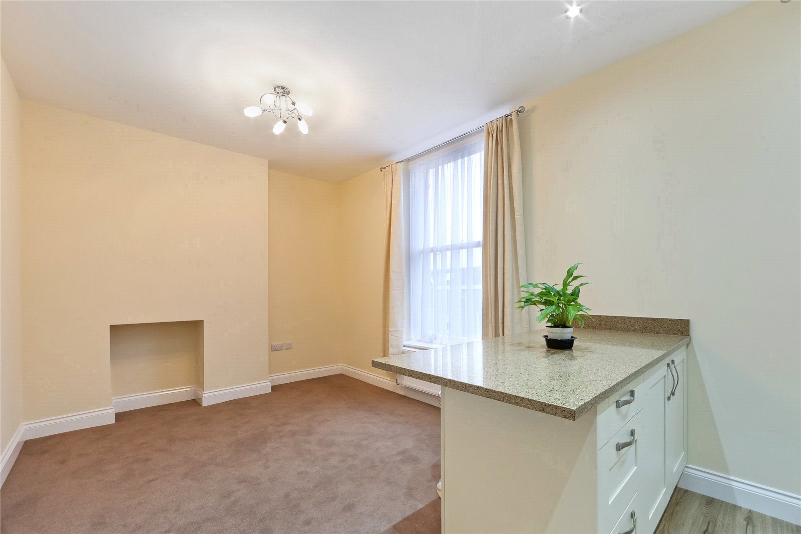 Flat Leigh Road in Greater London