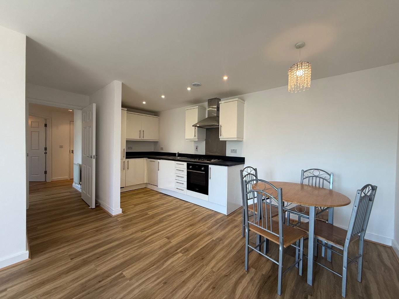 Flat High Road Woodford Green in Greater London