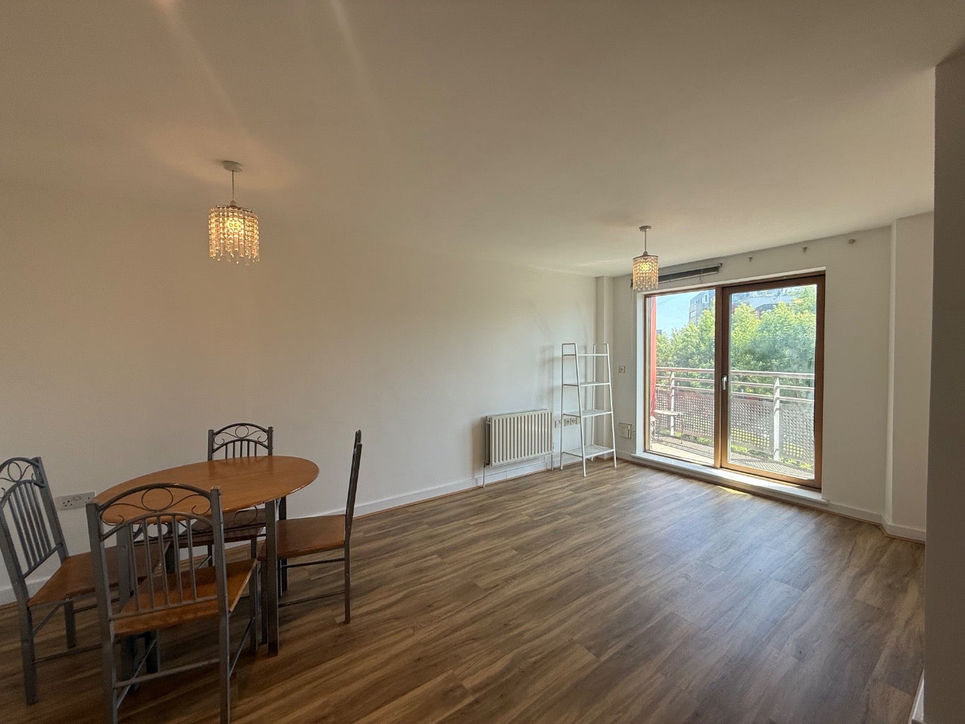 Flat High Road Woodford Green in Greater London