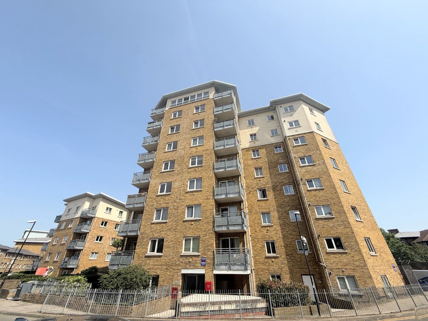 Flat High Road Woodford Green in Greater London