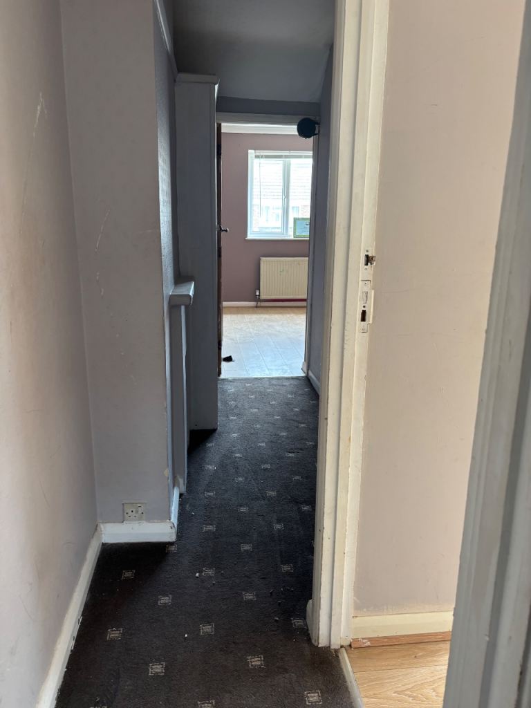 Flat School Lane in Maidenhead