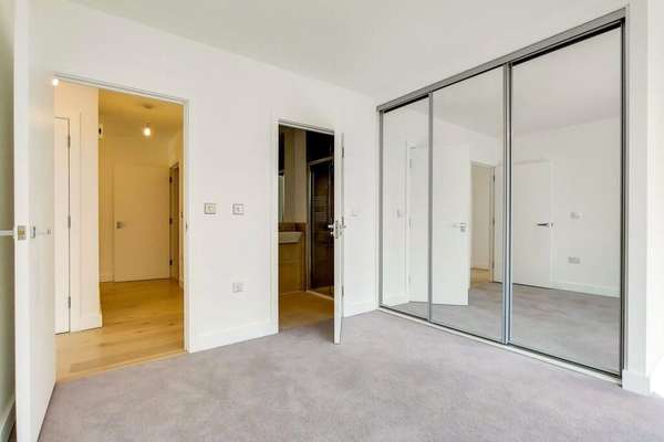 Flat Arniston Way in Greater London