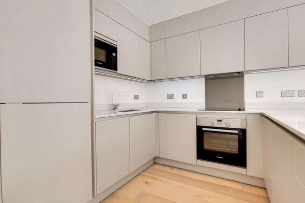 Flat Arniston Way in Greater London