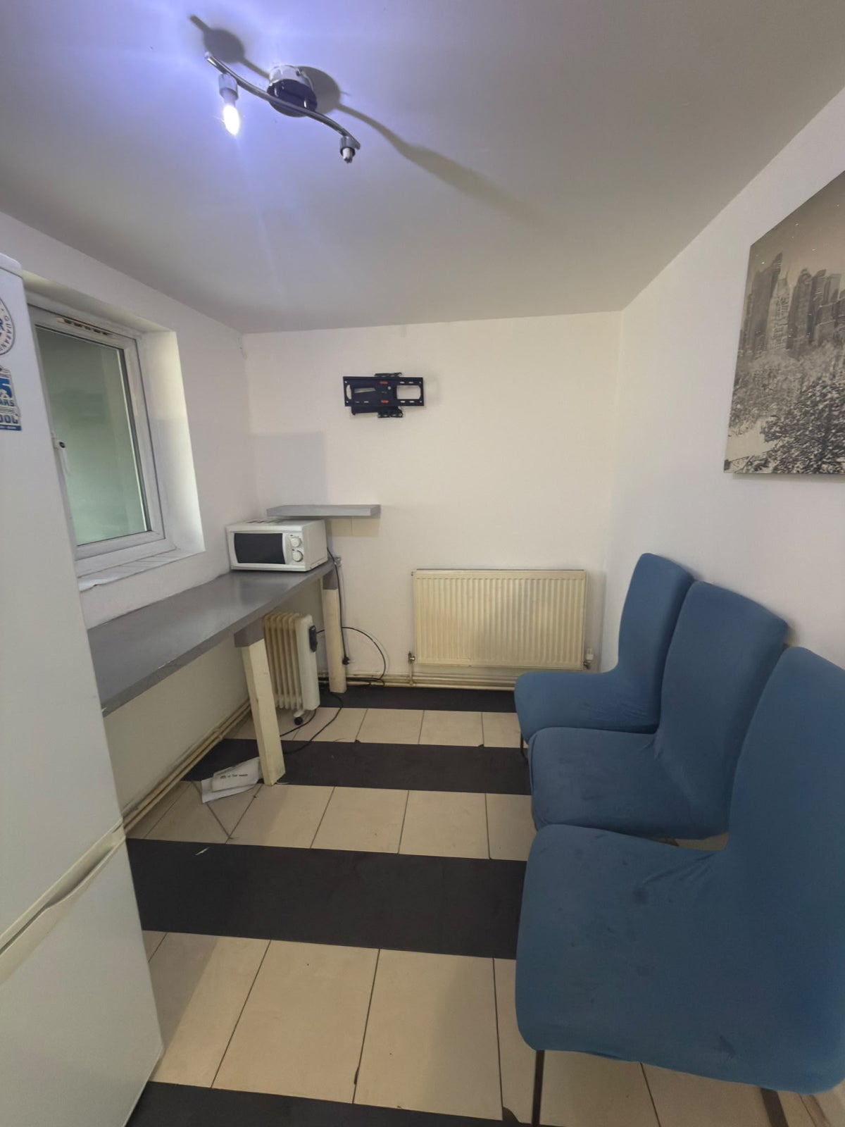 Room Mayesbrook Road in Greater London