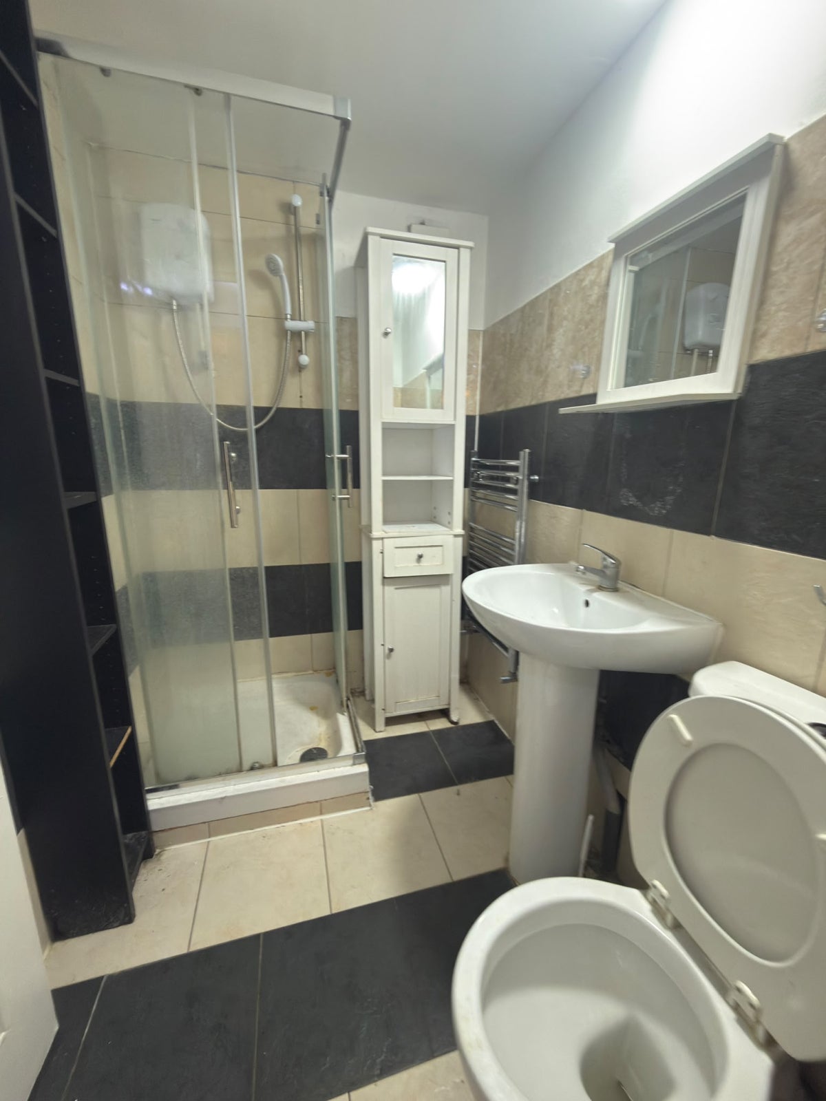 Room Mayesbrook Road in Greater London