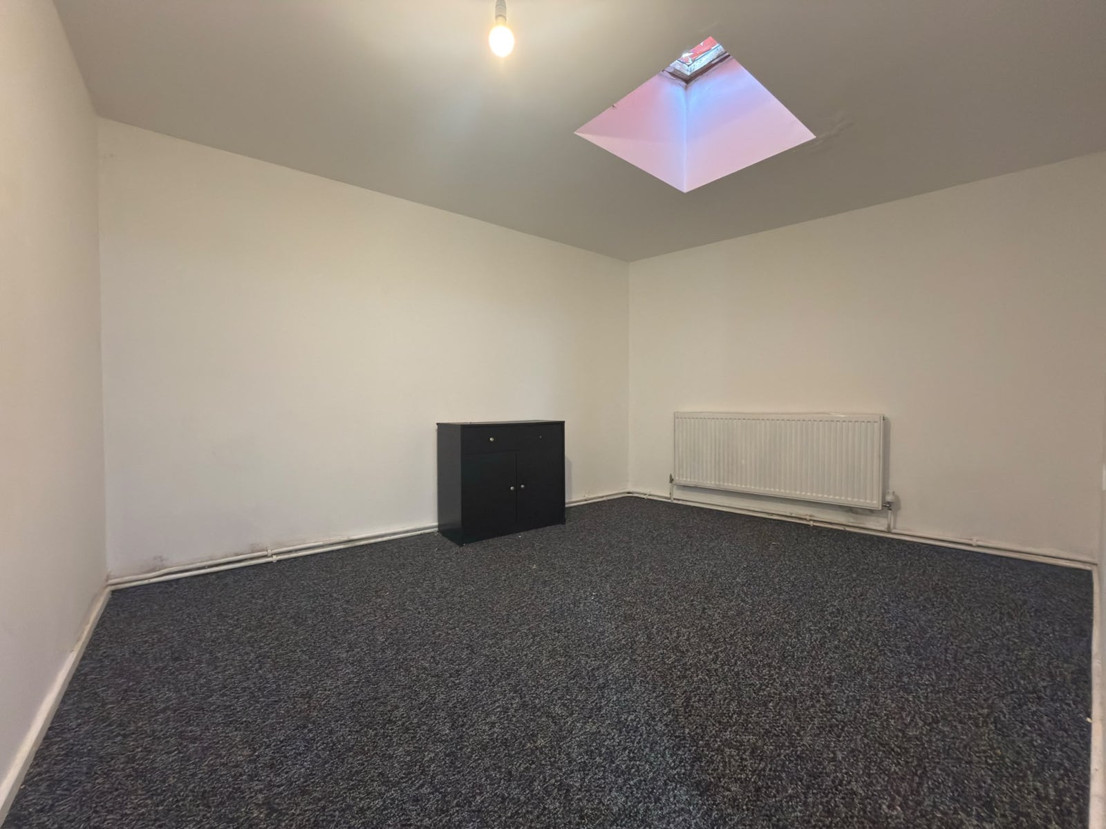 Room Mayesbrook Road in Greater London