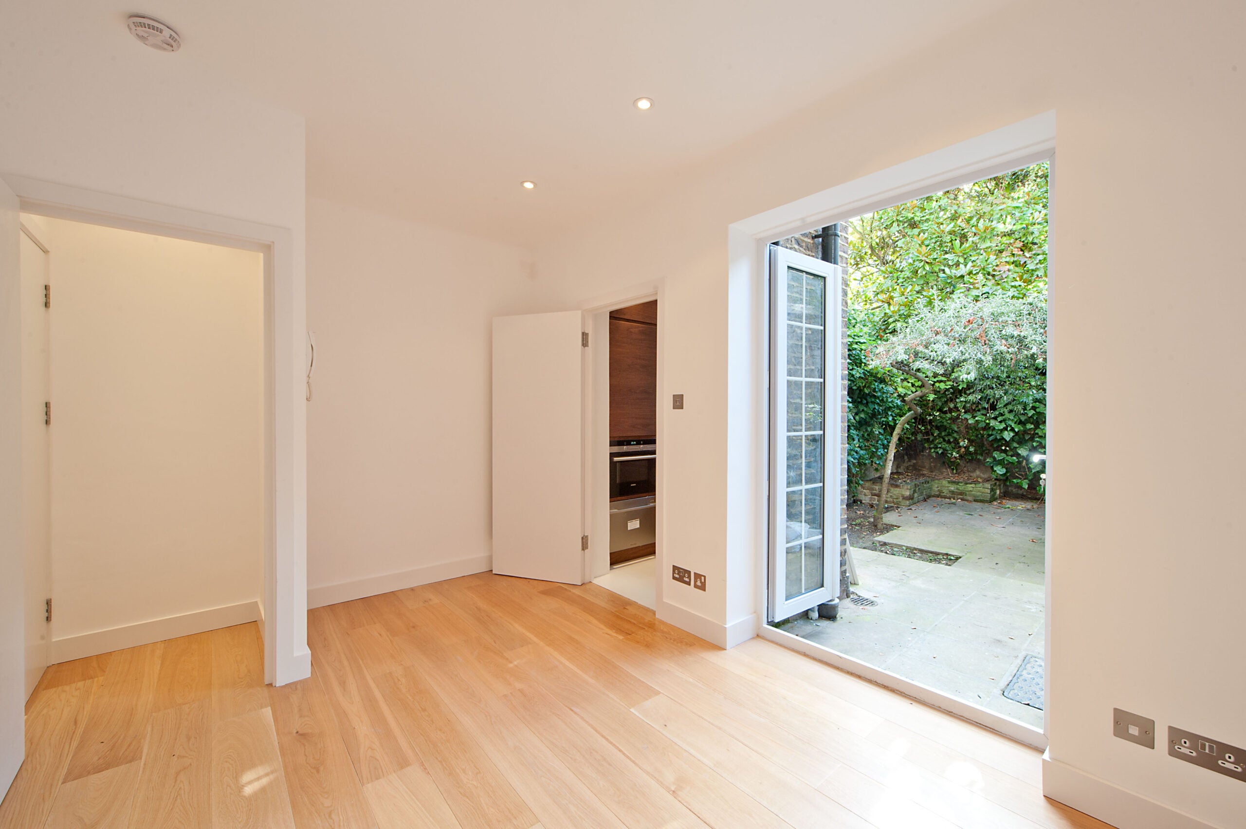 Flat Woodfall Street in Greater London