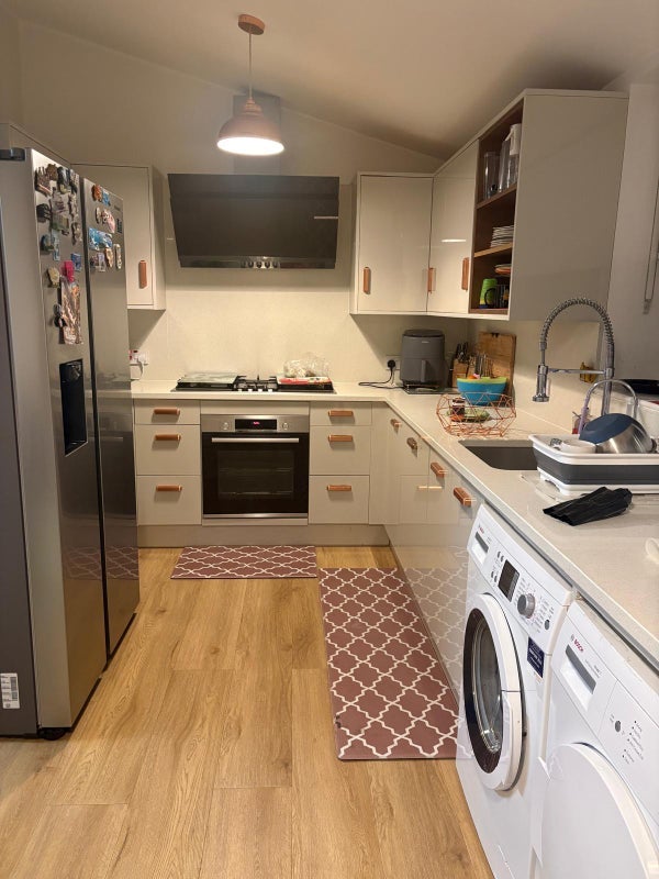 Room Glencairne Close in Greater London