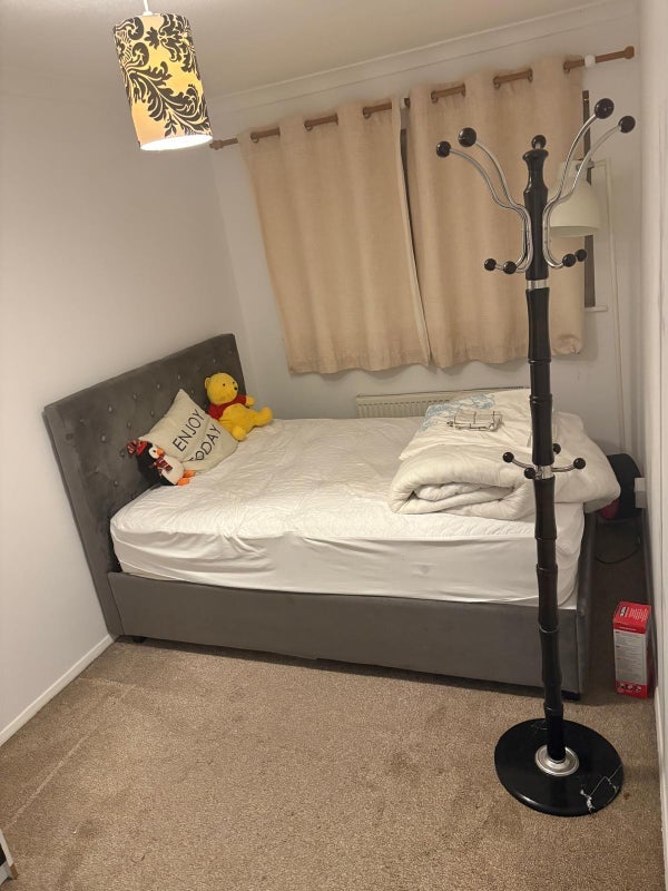 Room Glencairne Close in Greater London