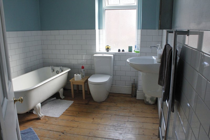 Room Barrington Road in Liverpool