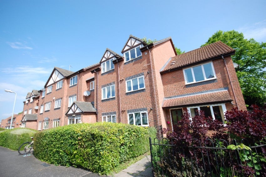 Flat Cobham Green in Warwick