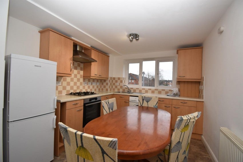 Flat Cobham Green in Warwick