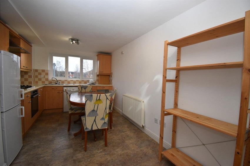 Flat Cobham Green in Warwick
