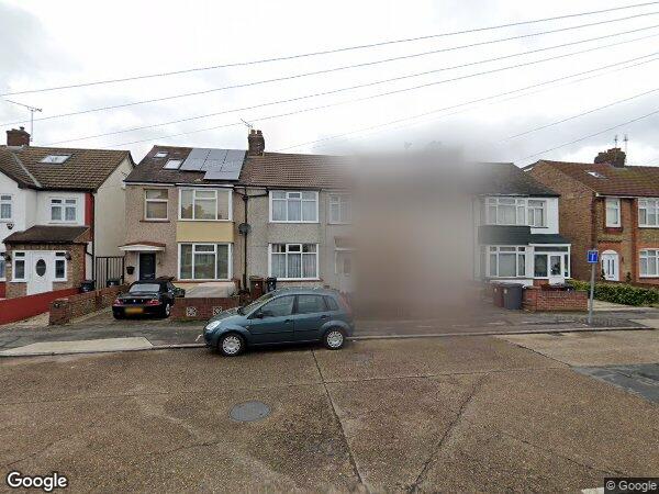 House Sylvan Avenue in Greater London