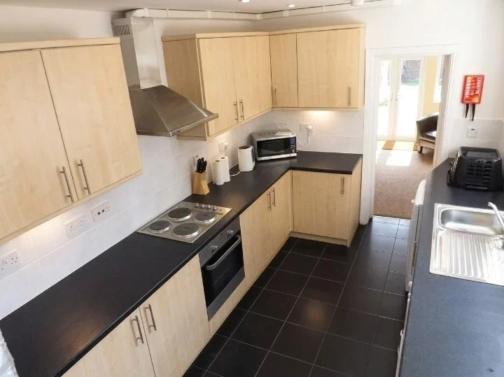 Room Claremont Road in Greater London