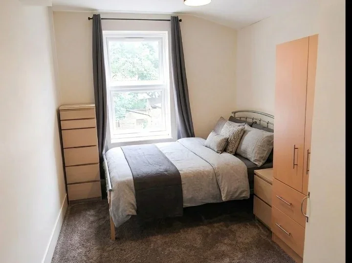 Room Claremont Road in Greater London