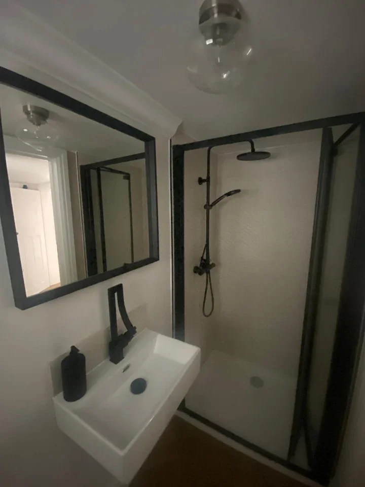 Room Norfolk Avenue in Greater London